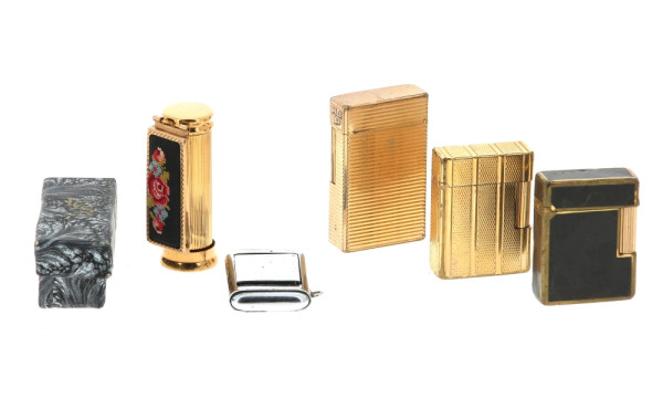 Lot comprenant une petite montre de col 