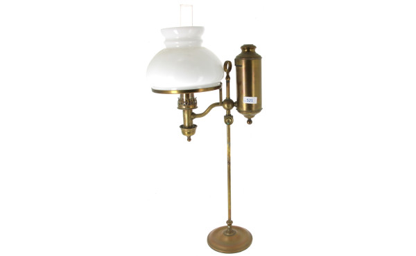 Lampe dans le goût de l'ancien en laiton