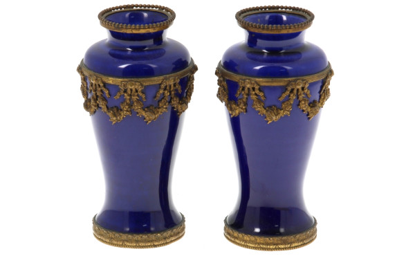 Paire de petits vases anciens en faïence