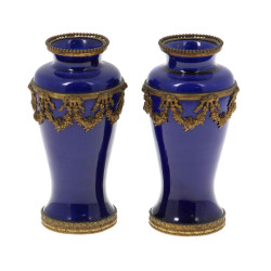 Paire de petits vases anciens en faïence