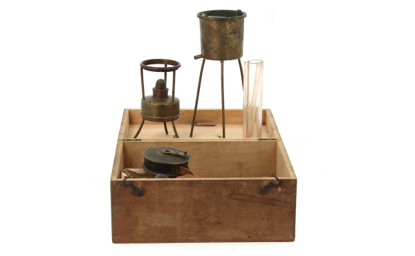 Coffret bois contenant une réduction d'a