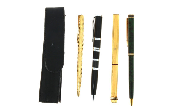Lot de 4 stylos : un roller PARKER en pl