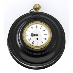 Pendule murale de forme gousset en tôle 