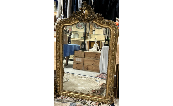 Miroir XIXème en bois et stuc doré décor