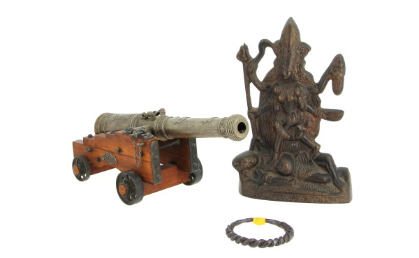 Lot comprenant une divinité indienne en 