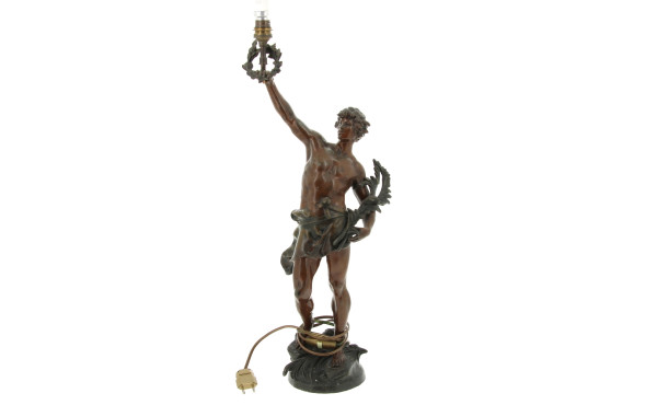 Sujet en régule monté en lampe (petite r