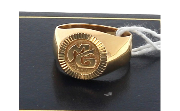 Chevalière en or jaune 18 carats, poinço