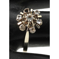 Bague en or gris 18 carats, poinçon tête