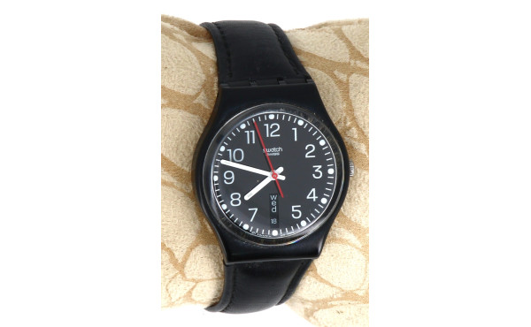 SWATCH - Montre noire bracelet cuir, en 