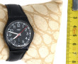 SWATCH - Montre noire bracelet cuir, en 