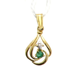 Petit pendentif en or jaune 18 carats (7
