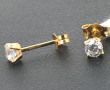 Paire de puces d'oreilles en or jaune 75