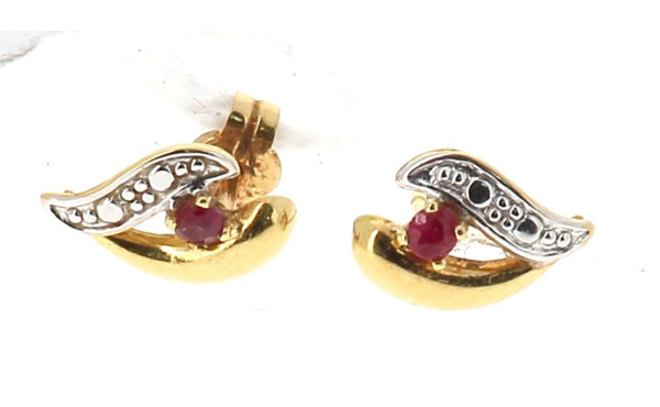 Paire de boucles d'oreilles en or jaune 