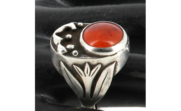 Bague en argent et cabochon couleur ambr