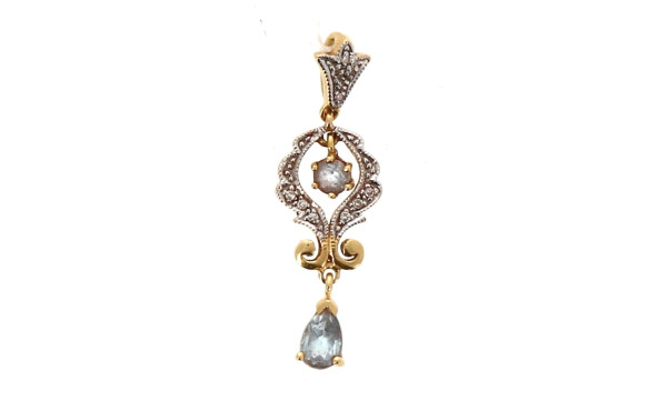 Pendentif en or jaune, topaze bleu ciel 