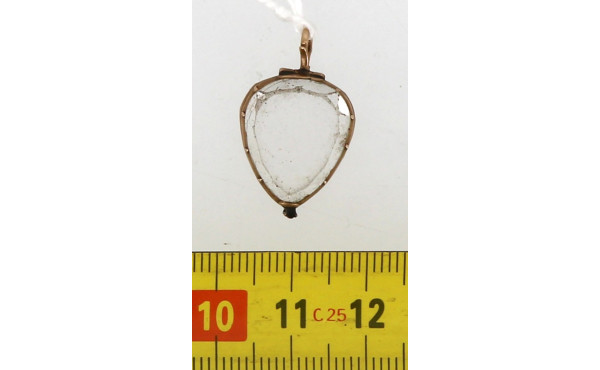 Petit pendentif ouvrant en forme de cœur