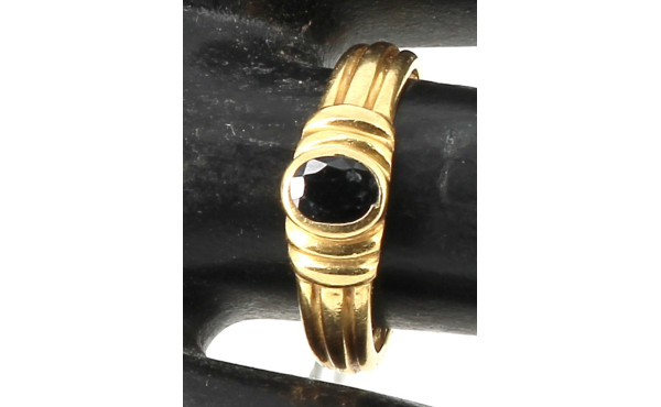 Bague jonc en or jaune, sertie d'une spi