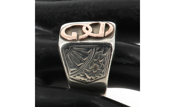 Bague en argent à décor floral sur les c