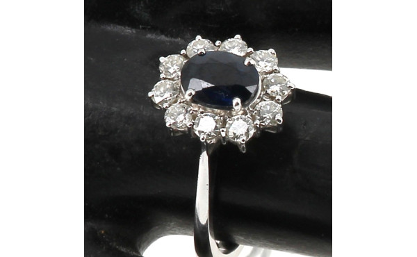 Bague en or gris 18 carats, poinçon tête