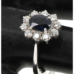 Bague en or gris 18 carats, poinçon tête