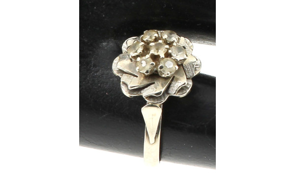 Bague en or gris 18 carats, poinçon hibo