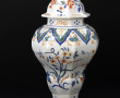 Potiche en faïence polychrome dans le go