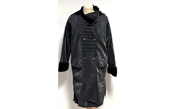 ET DIEU CREA LA FEMME - Imperméable noir