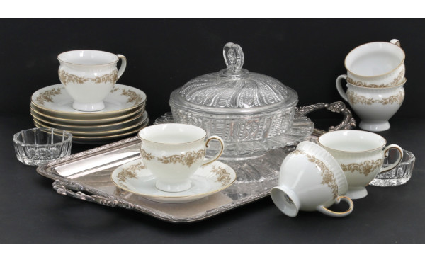 6 tasses à café avec sous-tasses en porc