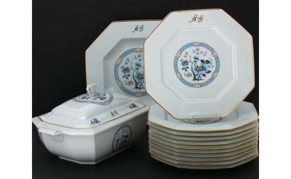 LIMOGES - Service en porcelaine blanche 