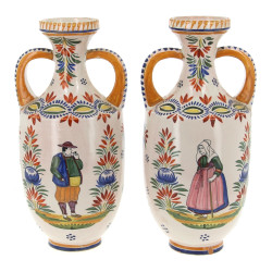 HENRIOT QUIMPER - Paire de vases à deux 