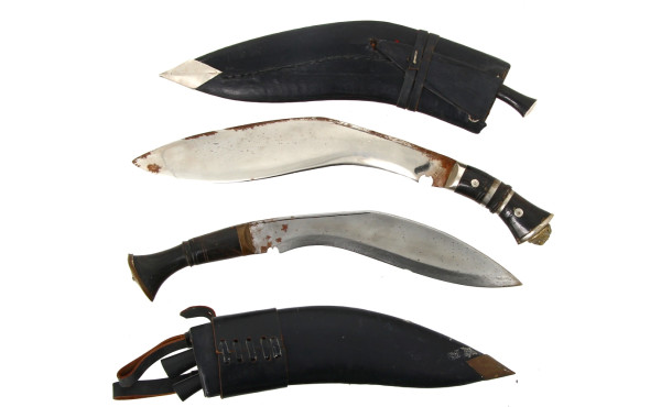 2 poignards Indien dit KHUKURI à lame co