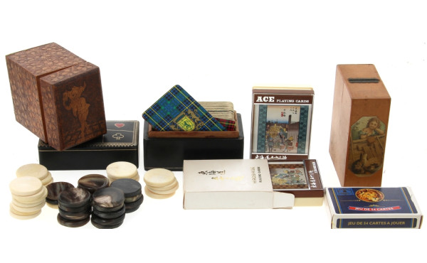 Lot de jeux de cartes dont décor d'Hiros