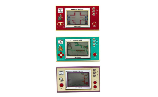 NINTENDO - Trois petites consoles de jeu