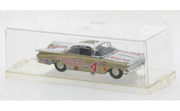 QUARTZO - chevrolet 1/43 en BO (qqs saut