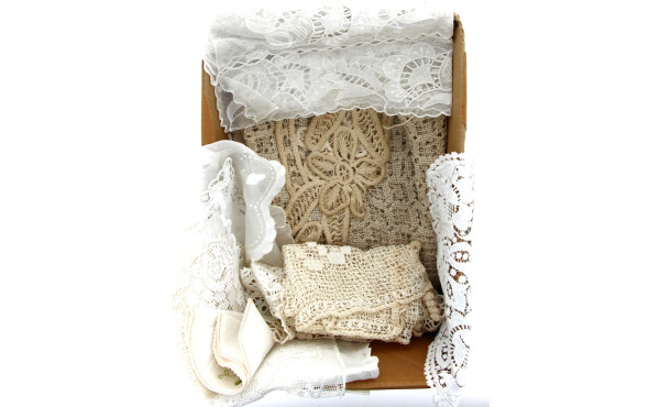 2 cartons de linge anciens divers