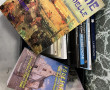 Thème BRETAGNE - Caisse de livres sur la