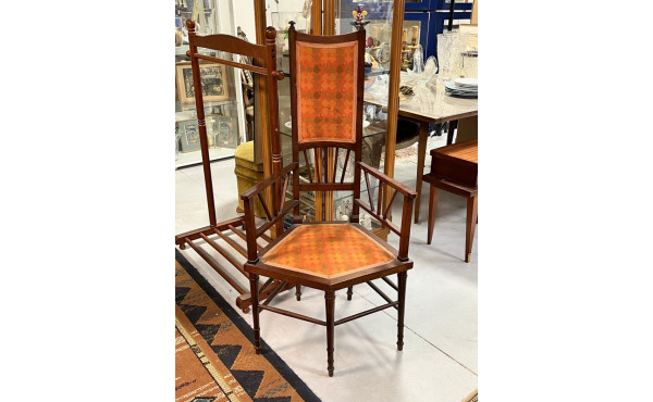 Chaise d'angle anglaise en acajou à 5 pi