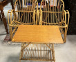 Paire de fauteuils en rotin et une table