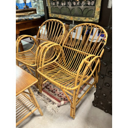 Paire de fauteuils en rotin et une table