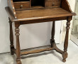 Petit bureau ouvrant à 2 tiroirs et 3 ni