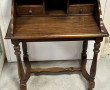 Petit bureau ouvrant à 2 tiroirs et 3 ni