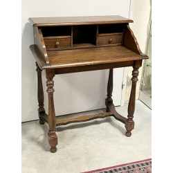 Petit bureau ouvrant à 2 tiroirs et 3 ni