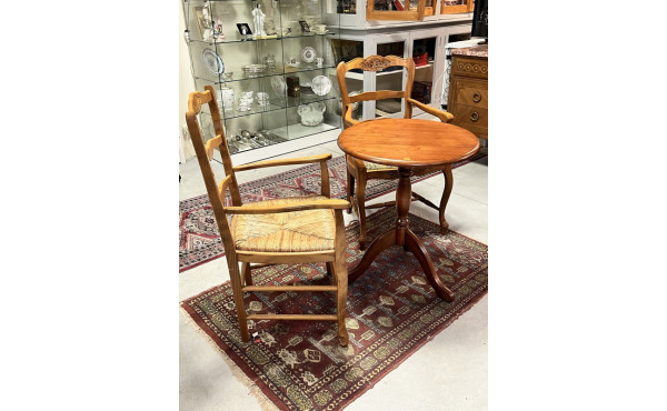 Deux fauteuils en bois fruitier décor co