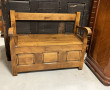 Banc coffre en bois fruitier. H 80 x L 1