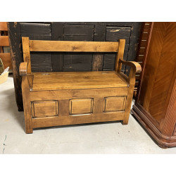Banc coffre en bois fruitier. H 80 x L 1