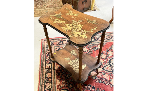 Table bureau à piètement cambré, un tiro