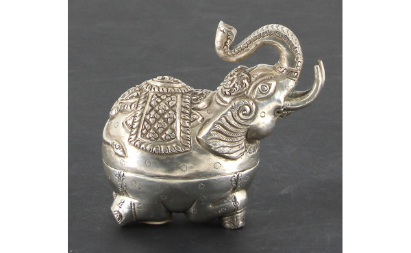 Boîte à bétel en argent en forme d'éléph