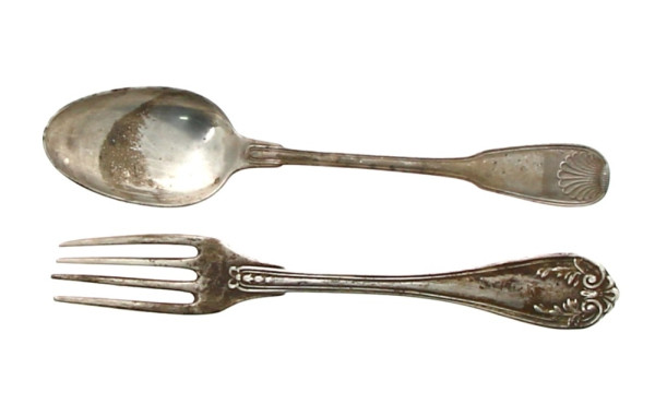 Fourchette et cuillère dépareillées en a
