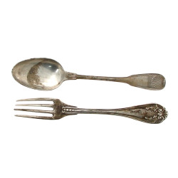Fourchette et cuillère dépareillées en a
