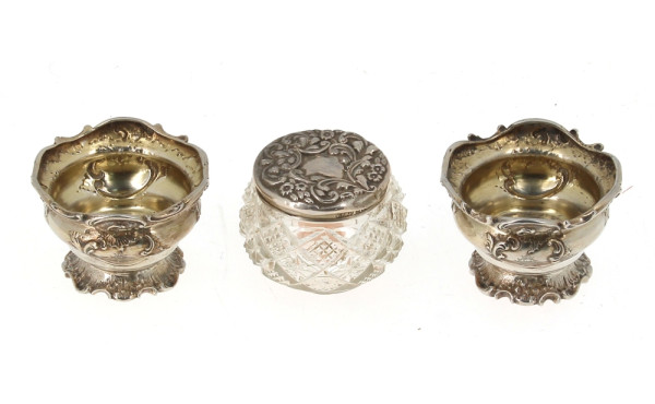 Paire de petites coupelles en argent, in
